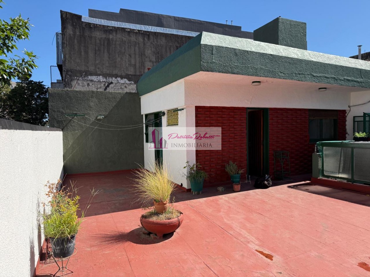 EN VENTA EXCELENTE CASA 5 AMBIENTES CON QUINCHO Y TERRAZA- FLORES NORTE- CABA.
