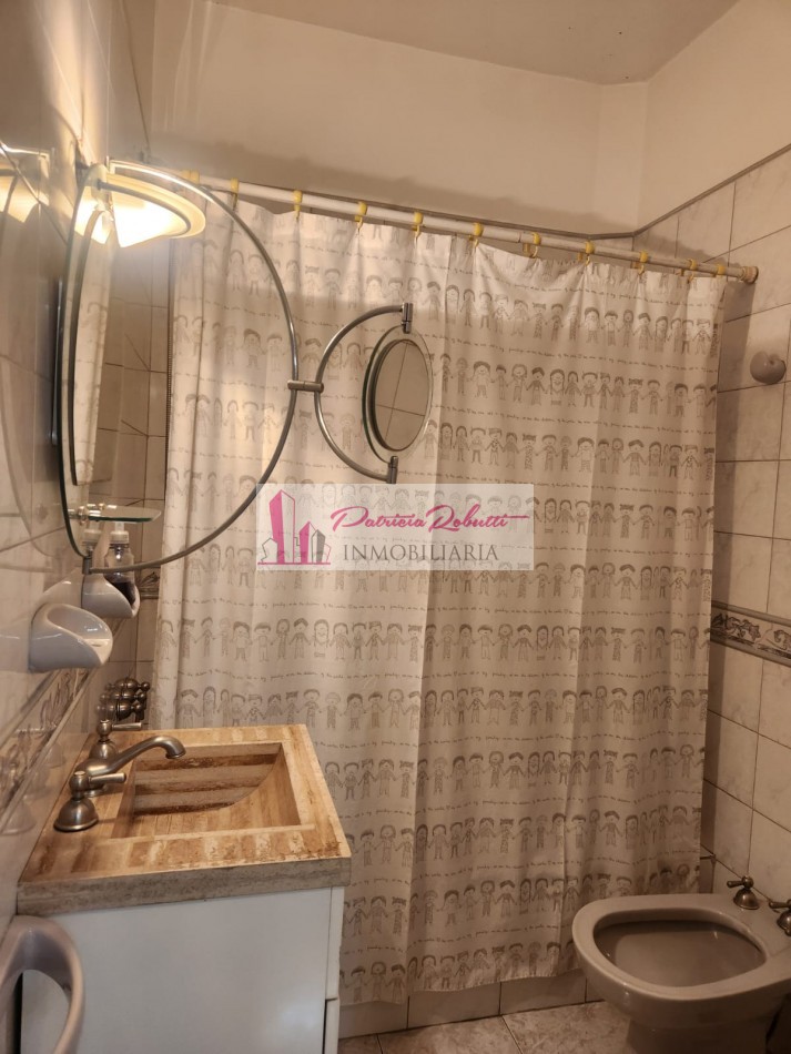 SE VENDE CASA 3 AMBIENTES CON GARAGE Y PARQUE TAPIALES  