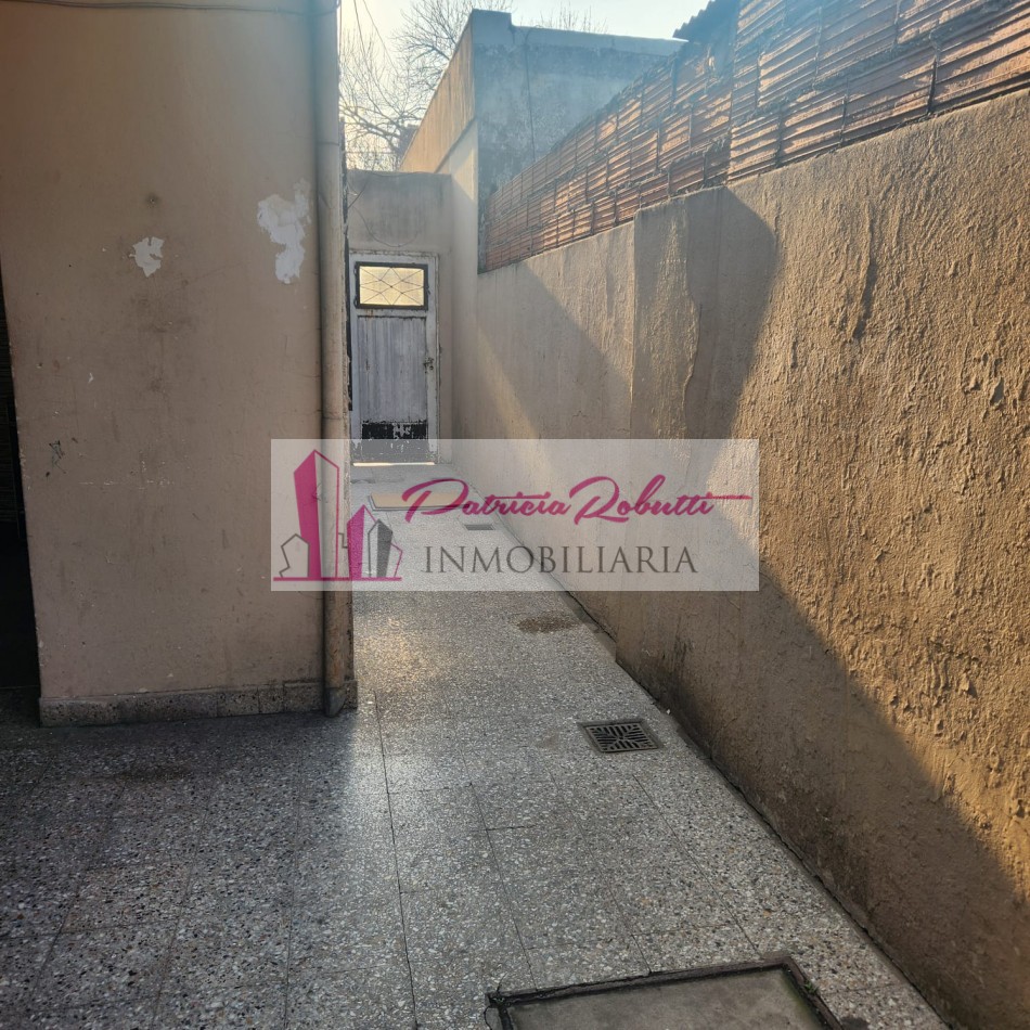EN VENTA CASA 4 AMBIENTES EN VILLA LUGANO- LOTE 10 X 29.70- MULTIFAMILIAR