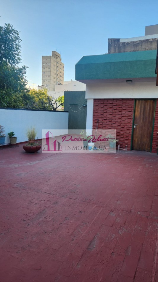 EN VENTA EXCELENTE CASA 5 AMBIENTES CON QUINCHO Y TERRAZA- FLORES NORTE- CABA.