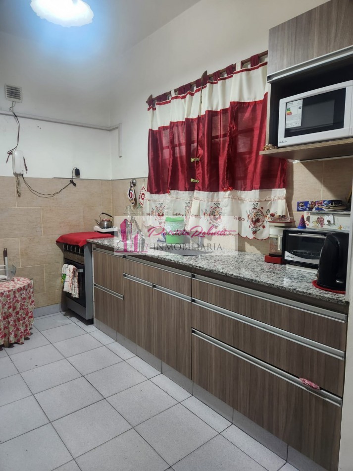 Vende PH MULTIFAMILIAR contrafrente con espacio aereo para edificar Villa Celina