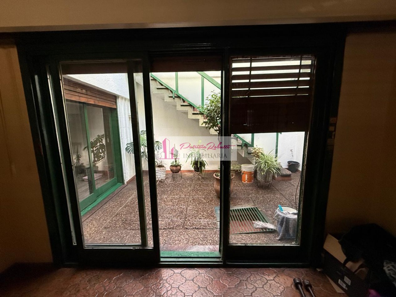 EN VENTA EXCELENTE CASA 5 AMBIENTES CON QUINCHO Y TERRAZA- FLORES NORTE- CABA.