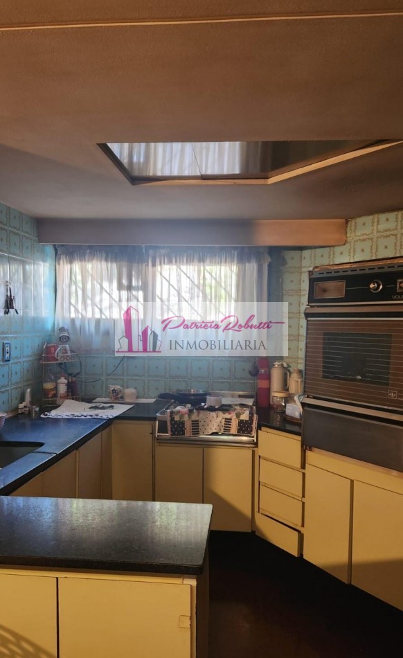 EN VENTA EXCELENTE CASA 5 AMBIENTES CON QUINCHO Y TERRAZA- FLORES NORTE- CABA.