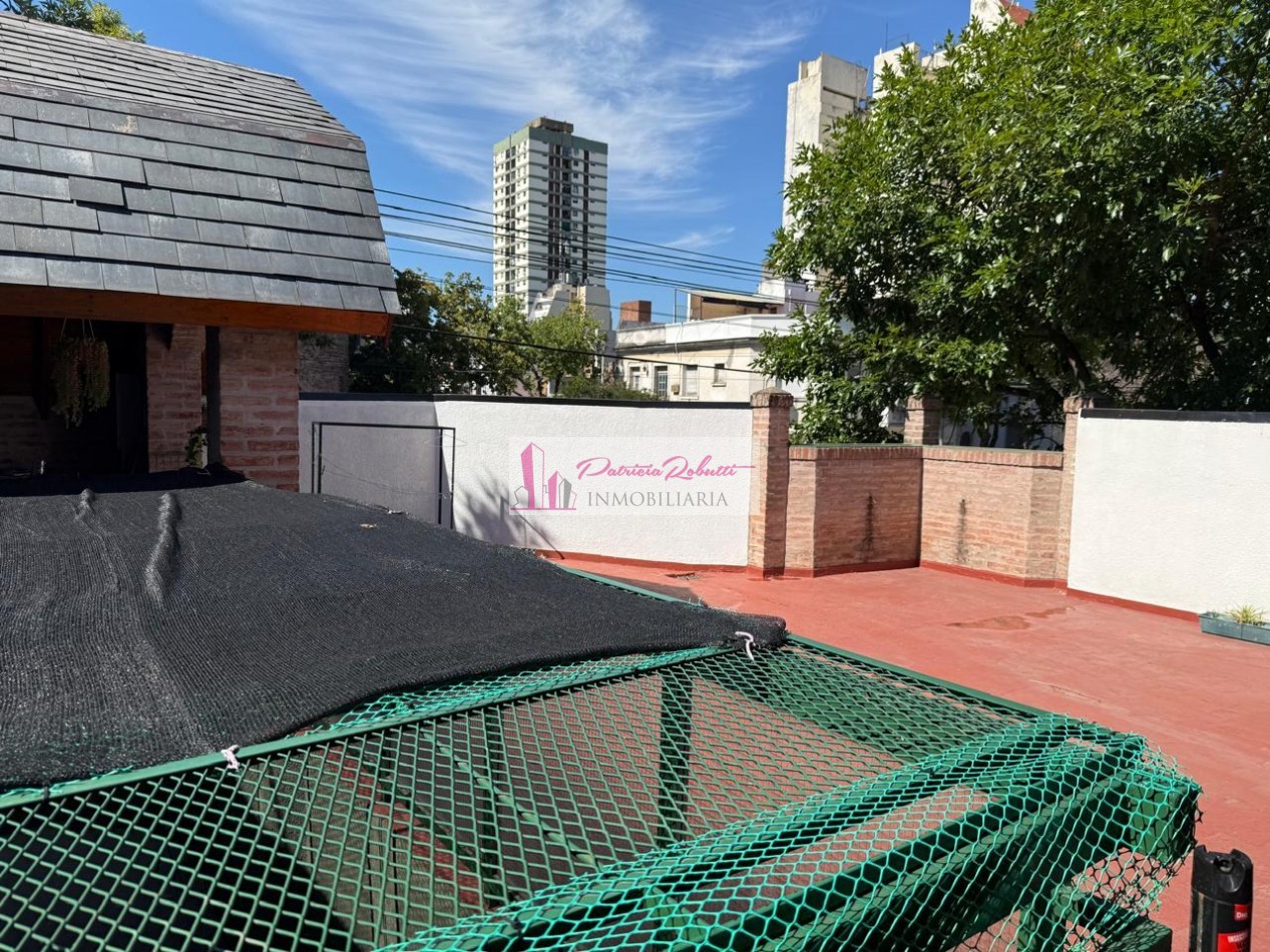 EN VENTA EXCELENTE CASA 5 AMBIENTES CON QUINCHO Y TERRAZA- FLORES NORTE- CABA.