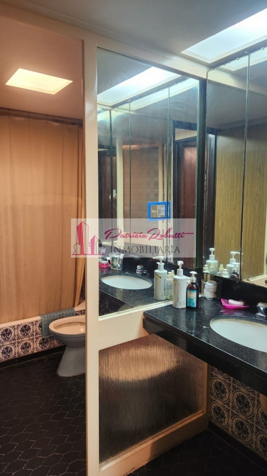 EN VENTA EXCELENTE CASA 5 AMBIENTES CON QUINCHO Y TERRAZA- FLORES NORTE- CABA.