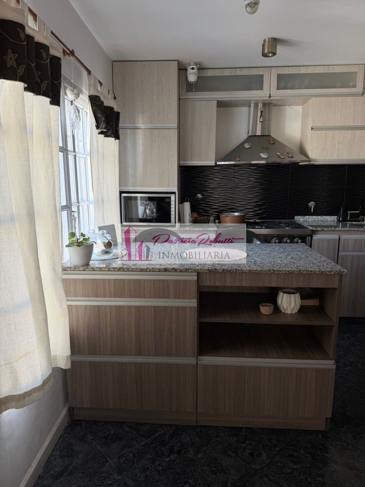 Vende PH MULTIFAMILIAR contrafrente con espacio aereo para edificar Villa Celina