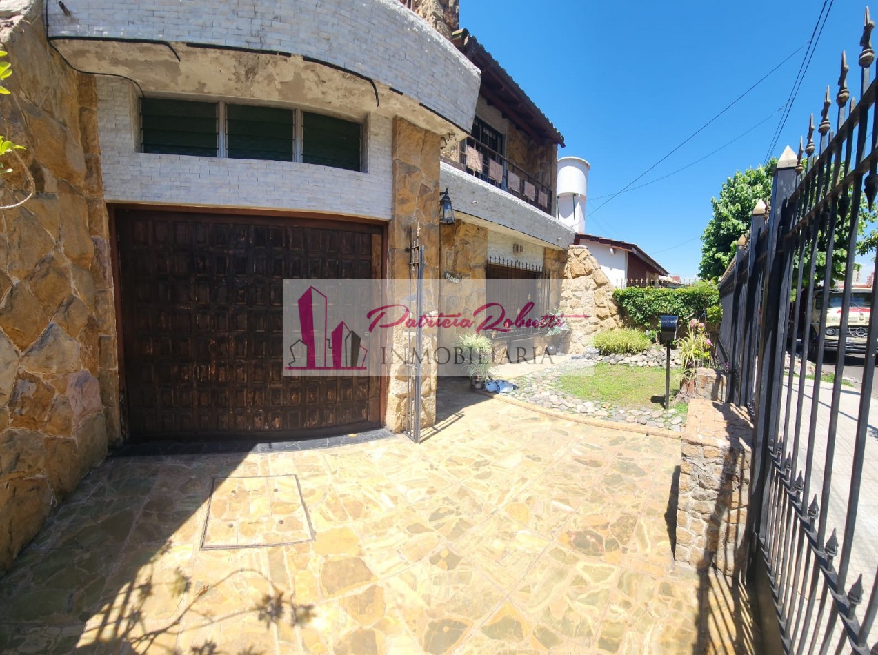 EN VENTA CASA 5 AMBIENTES EN VILLA LUGANO