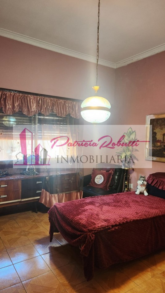 EN VENTA CASA 5 AMBIENTES EN VILLA LUGANO