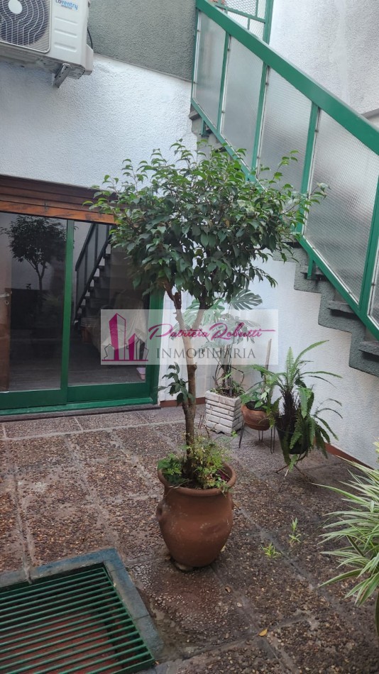 EN VENTA EXCELENTE CASA 5 AMBIENTES CON QUINCHO Y TERRAZA- FLORES NORTE- CABA.