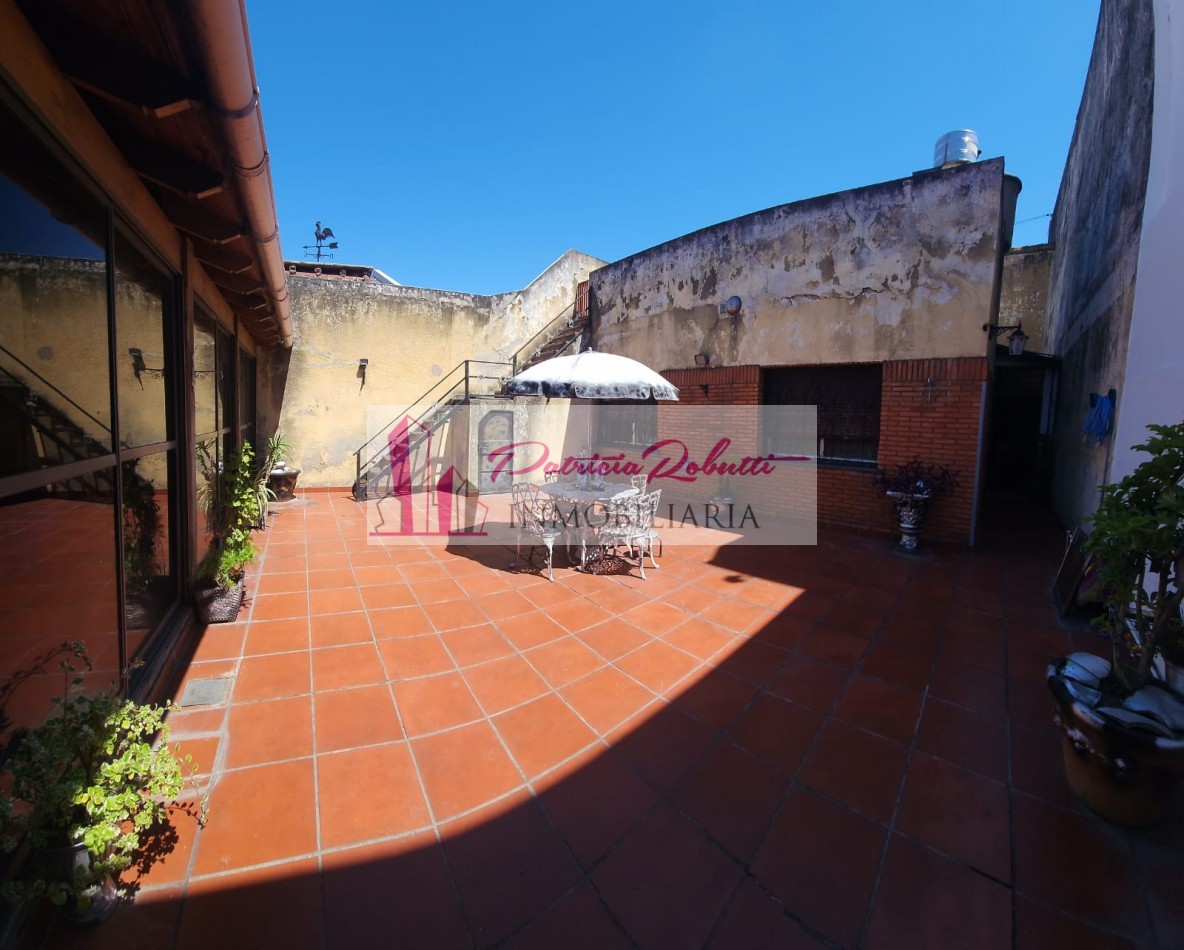 EN VENTA CASA 5 AMBIENTES EN VILLA LUGANO