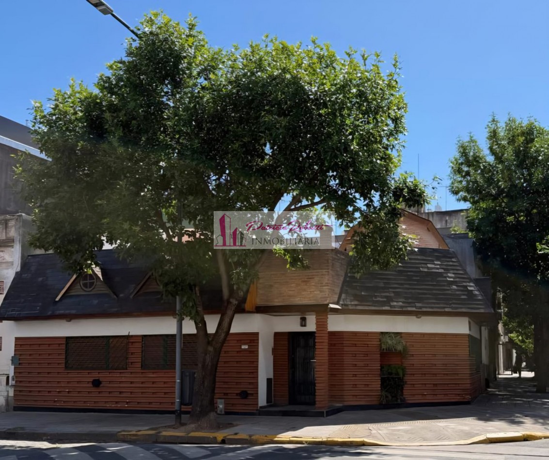 EN VENTA EXCELENTE CASA 5 AMBIENTES CON QUINCHO Y TERRAZA- FLORES NORTE- CABA.