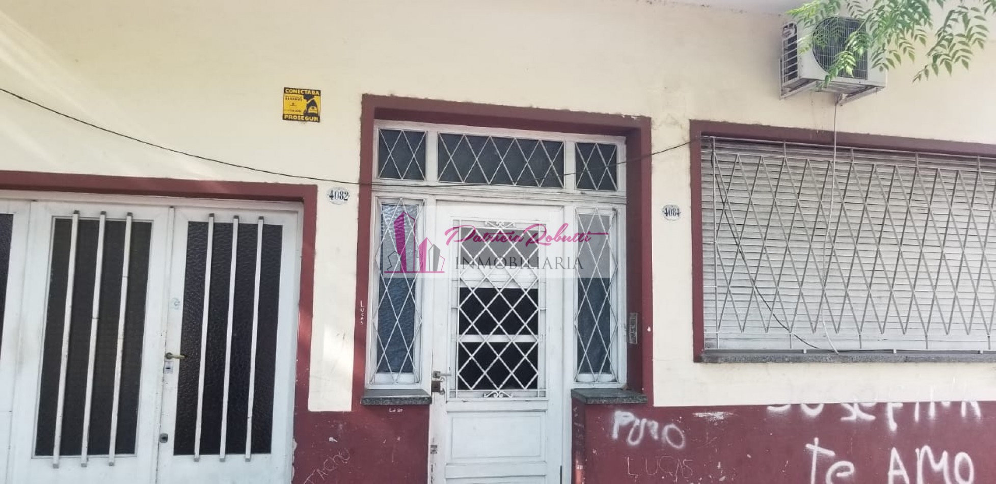 EN VENTA CASA 4 AMBIENTES EN VILLA LUGANO.