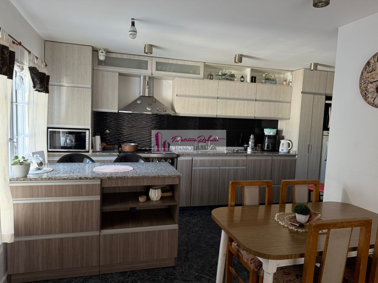 Vende PH MULTIFAMILIAR contrafrente con espacio aereo para edificar Villa Celina