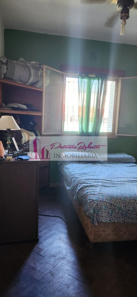 EN VENTA CASA 4 AMB CON PARQUE VILLA CELINA