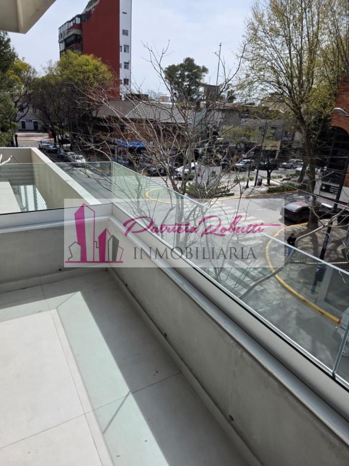 EN ALQUILER MONOAMBIENTE AL FRENTE CON BALCON EN VILLA LUGANO.
