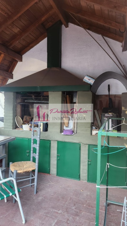 EN VENTA EXCELENTE CASA 5 AMBIENTES CON QUINCHO Y TERRAZA- FLORES NORTE- CABA.