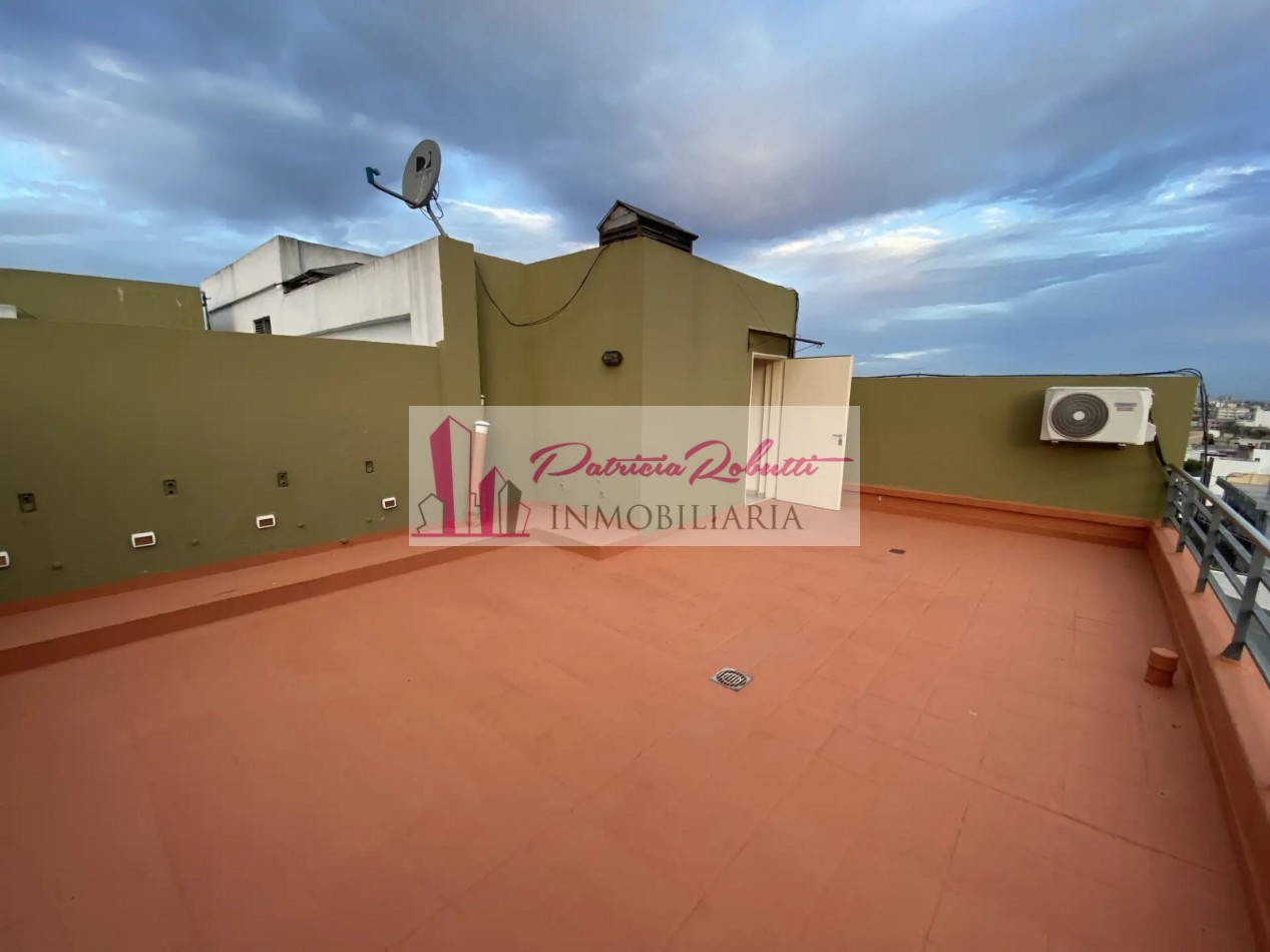 VENTA DEPARTAMENTO 2 AMBIENTES SEMI PISO CON COCHERA Y BAULERA APTO CREDITO EN EL CENTRO COMERCIAL DE MATADEROS