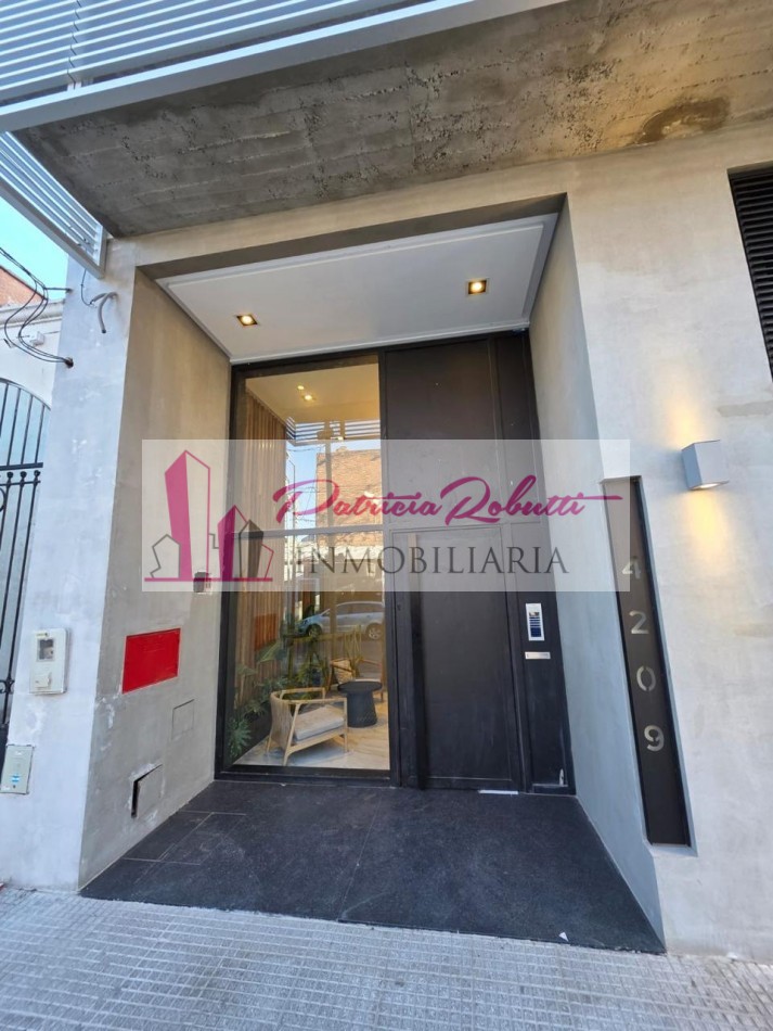 EN ALQUILER MONOAMBIENTE AL FRENTE CON BALCON EN VILLA LUGANO.