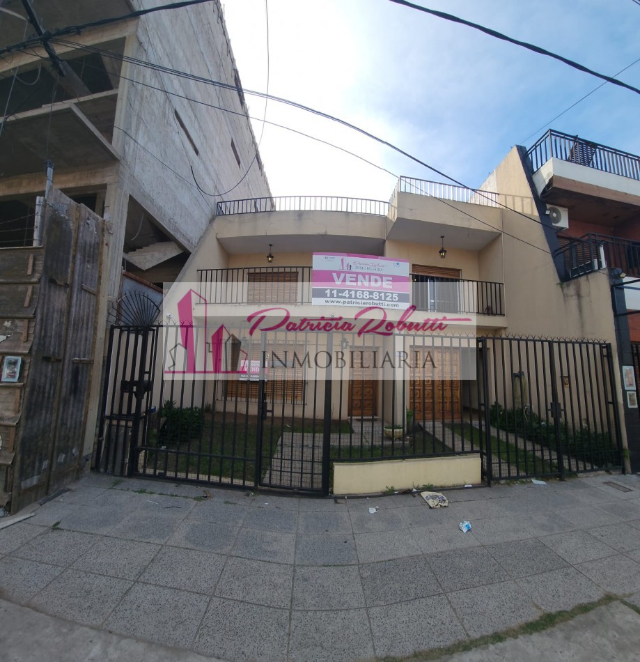 EN VENTA CASA 4 AMBIENTES EN VILLA CELINA POLO TEXTIL LOTE