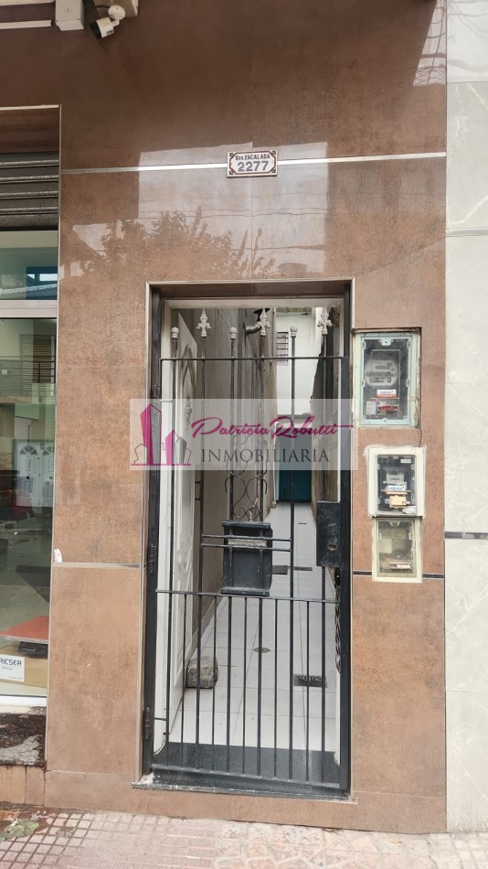 Vende PH MULTIFAMILIAR contrafrente con espacio aereo para edificar Villa Celina