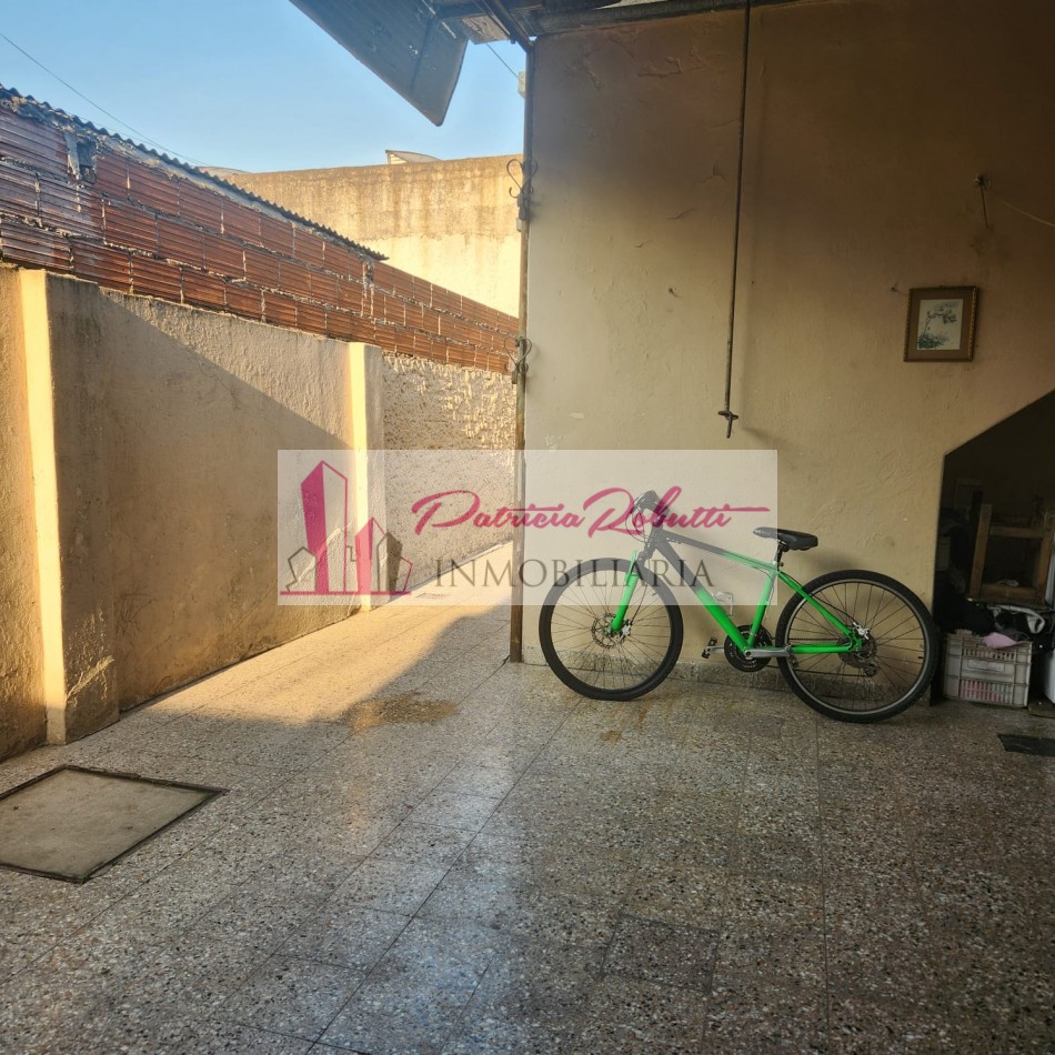 EN VENTA CASA 4 AMBIENTES EN VILLA LUGANO- LOTE 10 X 29.70- MULTIFAMILIAR