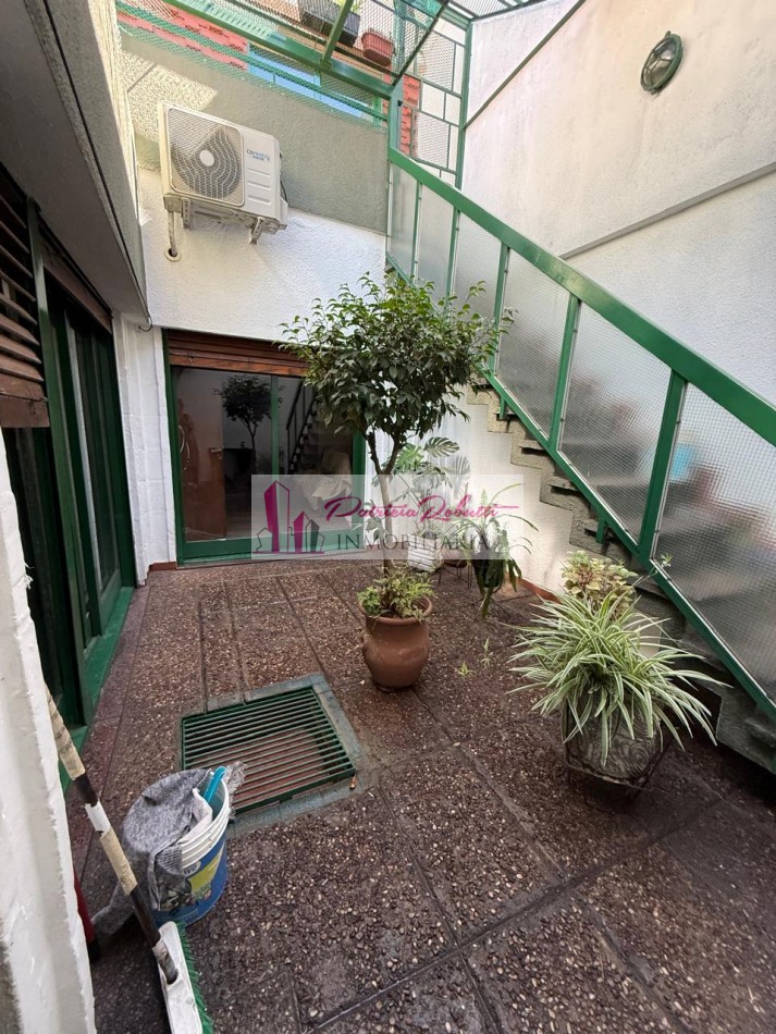 EN VENTA EXCELENTE CASA 5 AMBIENTES CON QUINCHO Y TERRAZA- FLORES NORTE- CABA.