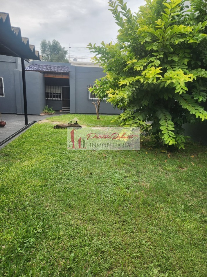 SE VENDE CASA 3 AMBIENTES CON GARAGE Y PARQUE TAPIALES  