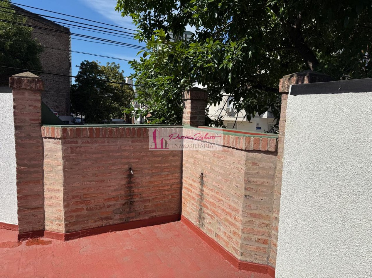 EN VENTA EXCELENTE CASA 5 AMBIENTES CON QUINCHO Y TERRAZA- FLORES NORTE- CABA.