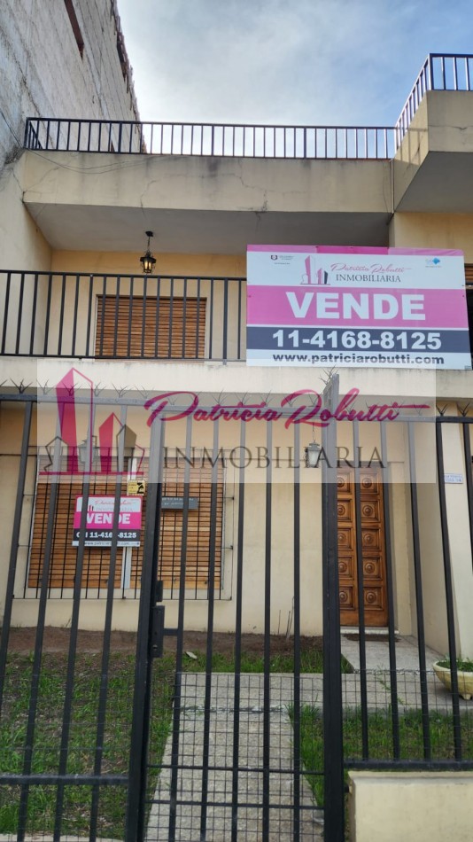 EN VENTA CASA 4 AMBIENTES EN VILLA CELINA POLO TEXTIL LOTE