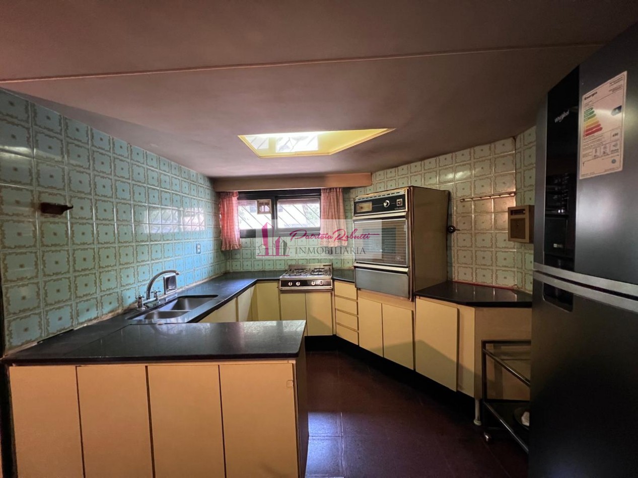 EN VENTA EXCELENTE CASA 5 AMBIENTES CON QUINCHO Y TERRAZA- FLORES NORTE- CABA.