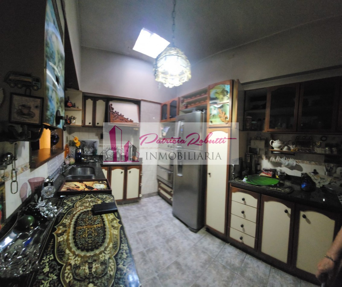 EN VENTA CASA 5 AMBIENTES EN VILLA LUGANO