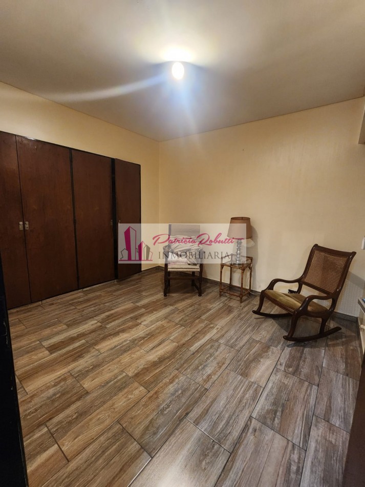 EN VENTA EXCELENTE CASA 5 AMBIENTES CON QUINCHO Y TERRAZA- FLORES NORTE- CABA.