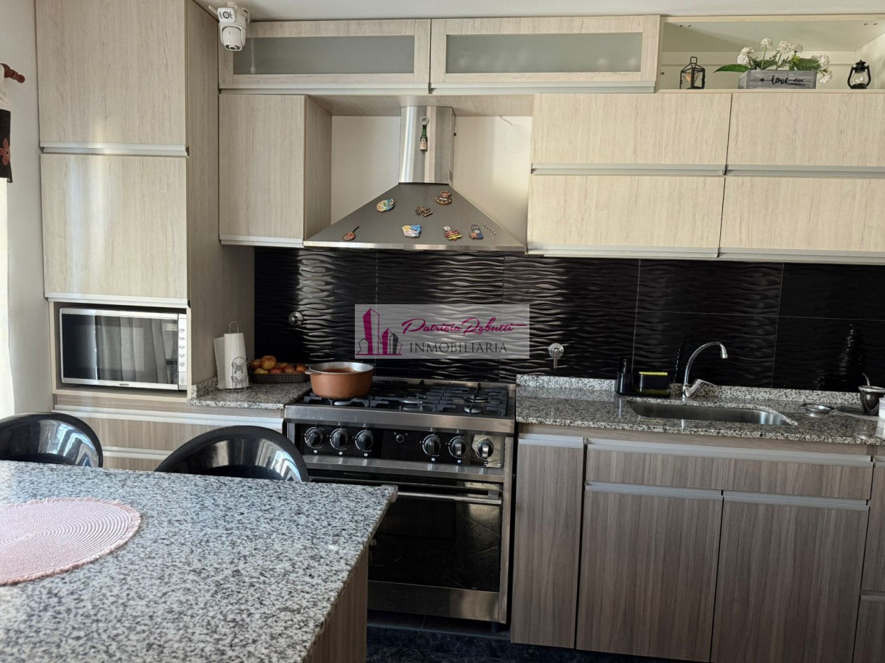 Vende PH MULTIFAMILIAR contrafrente con espacio aereo para edificar Villa Celina