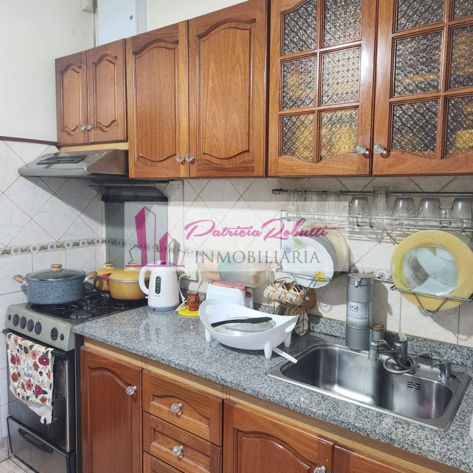 EN VENTA CASA 3 + 2 AMBIENTES EN VILLA LUGANO- LOTE 8.66 X 21.35- MULTIFAMILIAR