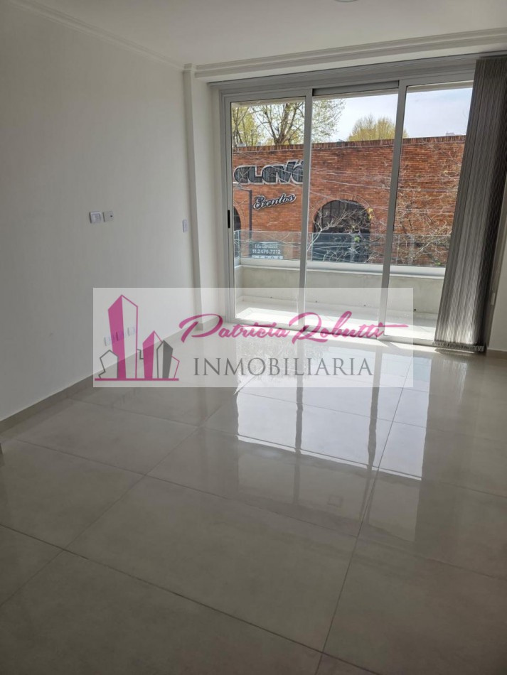 EN ALQUILER MONOAMBIENTE AL FRENTE CON BALCON EN VILLA LUGANO.