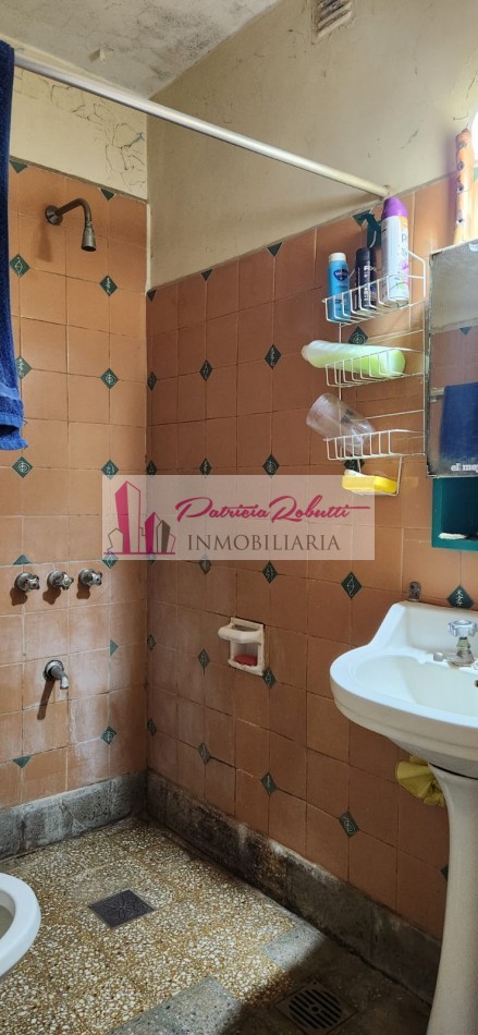 EN VENTA CASA 4 AMB CON PARQUE VILLA CELINA