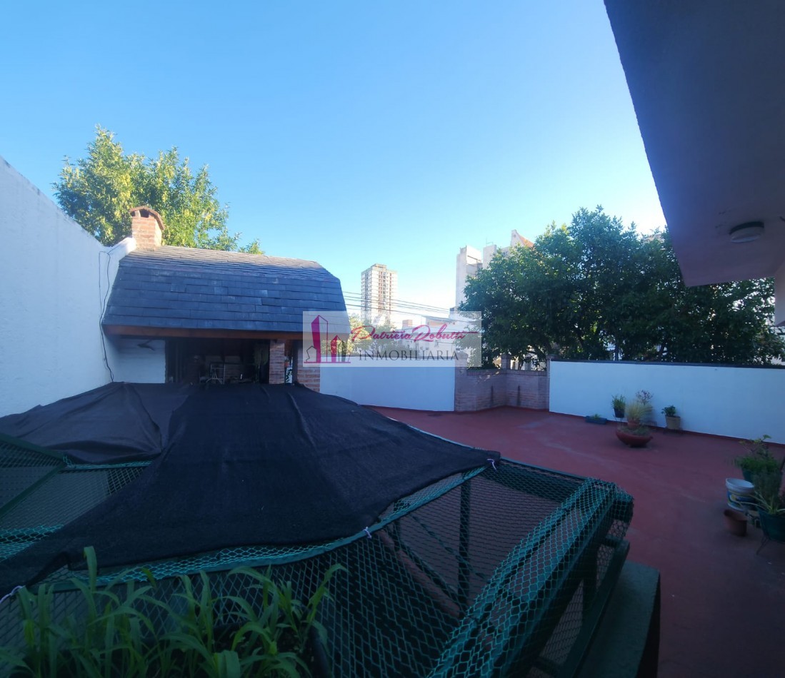 EN VENTA EXCELENTE CASA 5 AMBIENTES CON QUINCHO Y TERRAZA- FLORES NORTE- CABA.