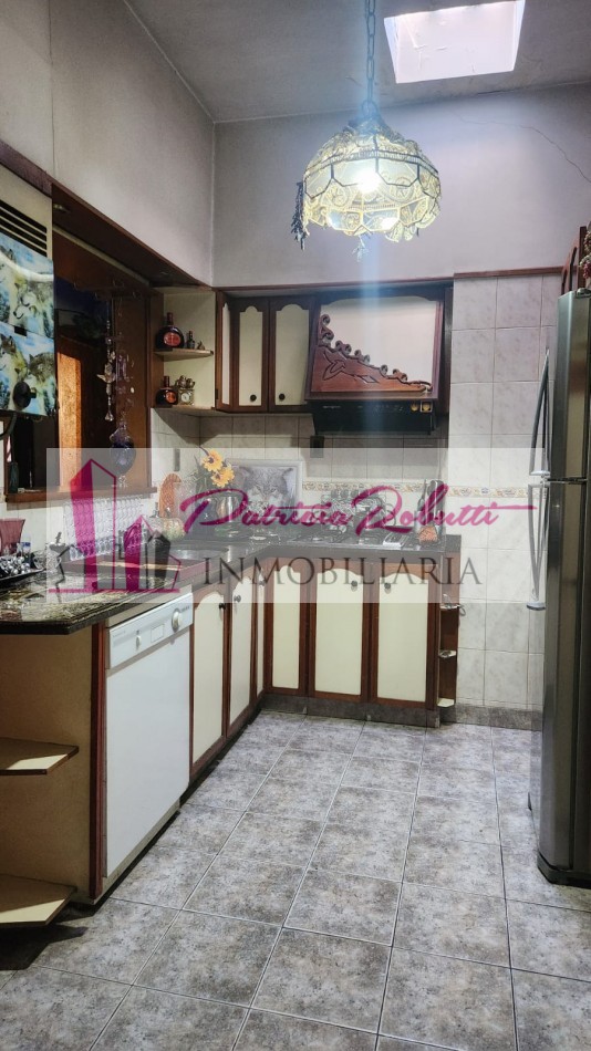 EN VENTA CASA 5 AMBIENTES EN VILLA LUGANO