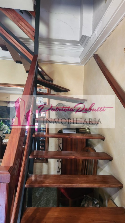 EN VENTA CASA 5 AMBIENTES EN VILLA LUGANO