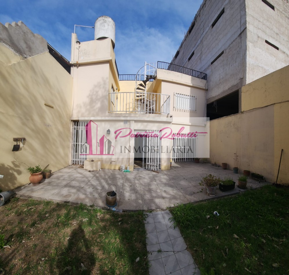 EN VENTA CASA 4 AMBIENTES EN VILLA CELINA POLO TEXTIL LOTE