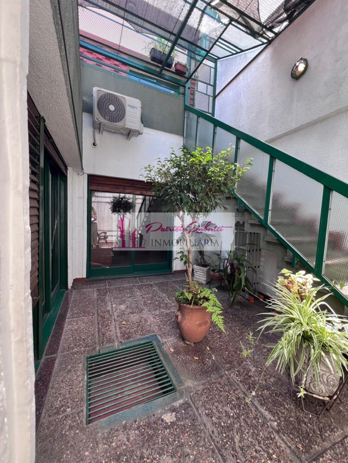 EN VENTA EXCELENTE CASA 5 AMBIENTES CON QUINCHO Y TERRAZA- FLORES NORTE- CABA.