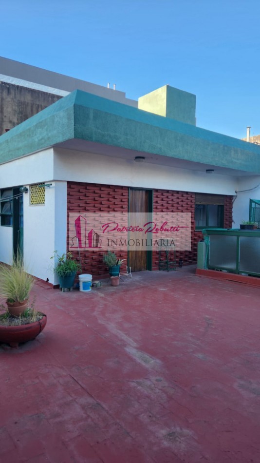 EN VENTA EXCELENTE CASA 5 AMBIENTES CON QUINCHO Y TERRAZA- FLORES NORTE- CABA.