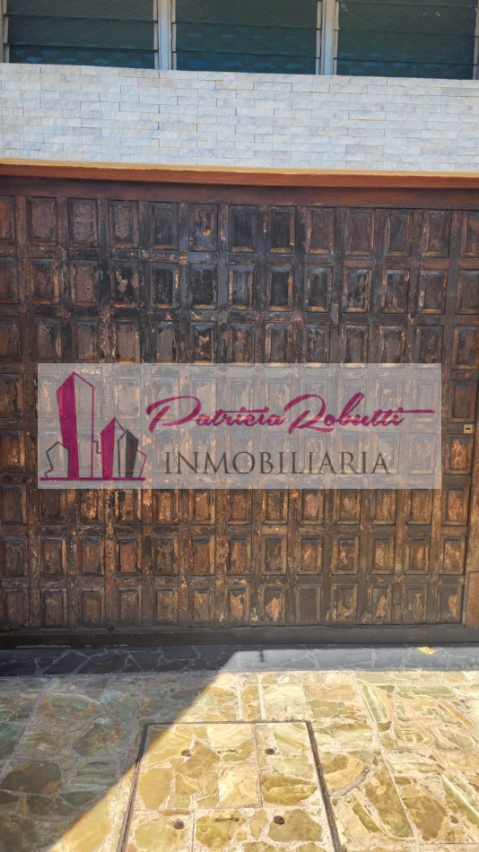 EN VENTA CASA 5 AMBIENTES EN VILLA LUGANO