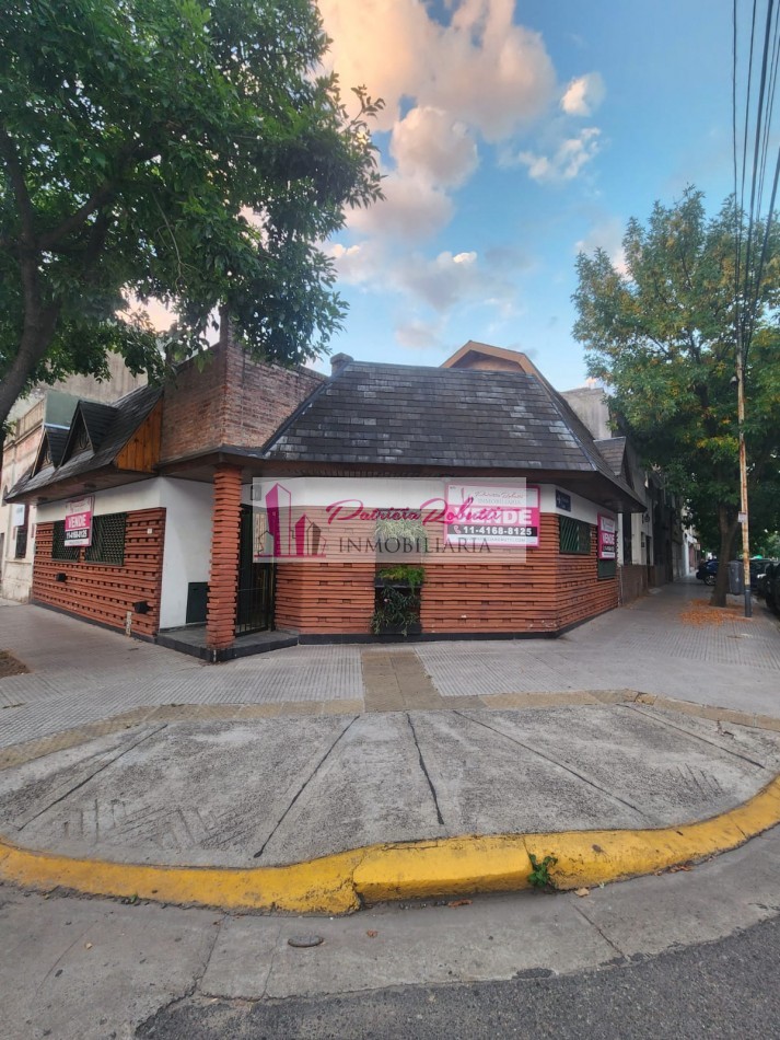 EN VENTA EXCELENTE CASA 5 AMBIENTES CON QUINCHO Y TERRAZA- FLORES NORTE- CABA.