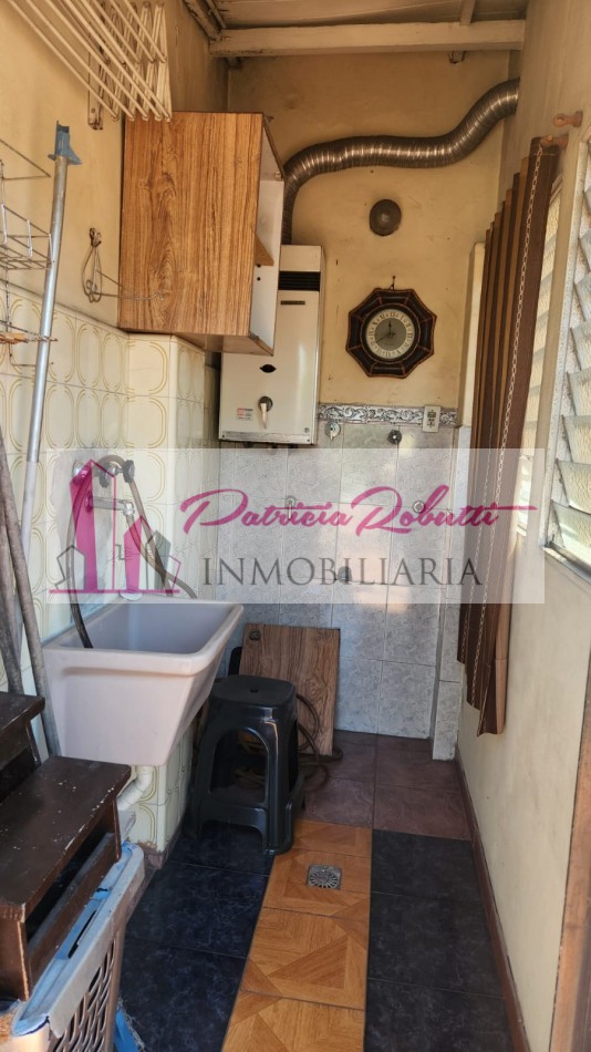 EN VENTA CASA 5 AMBIENTES EN VILLA LUGANO