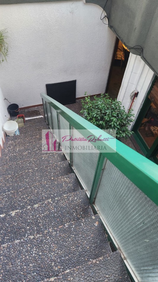 EN VENTA EXCELENTE CASA 5 AMBIENTES CON QUINCHO Y TERRAZA- FLORES NORTE- CABA.