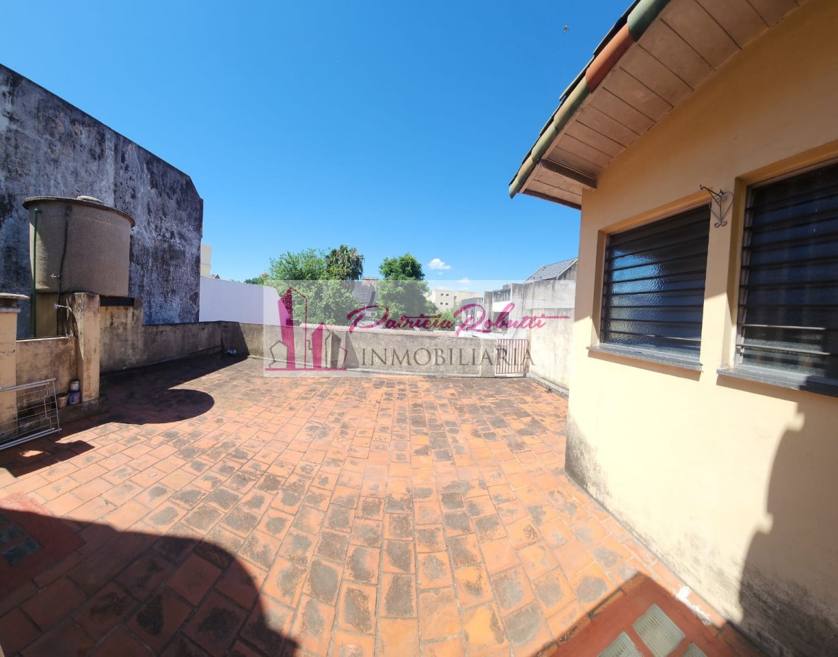 EN VENTA CASA 5 AMBIENTES EN VILLA LUGANO