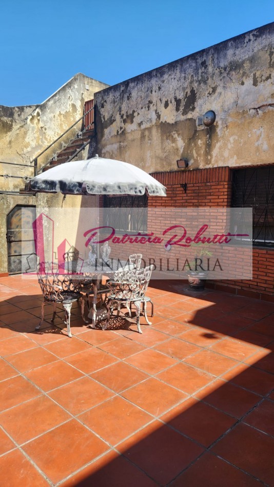 EN VENTA CASA 5 AMBIENTES EN VILLA LUGANO