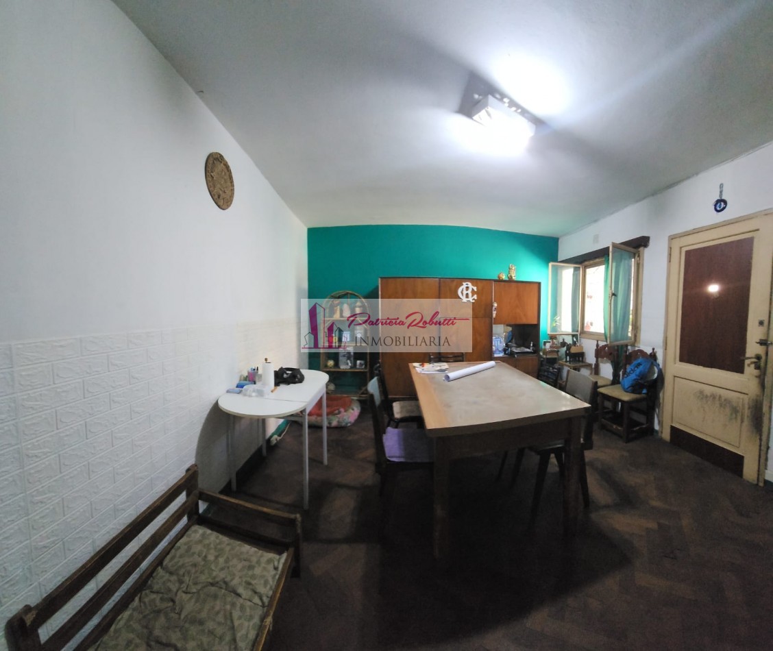 EN VENTA CASA 4 AMB CON PARQUE VILLA CELINA