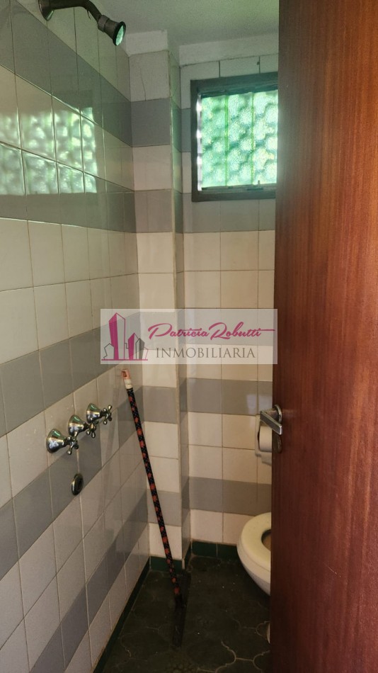 EN VENTA EXCELENTE CASA 5 AMBIENTES CON QUINCHO Y TERRAZA- FLORES NORTE- CABA.